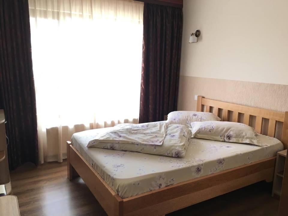 Motel Mesterul Manole Curtea de Argeş Exteriör bild